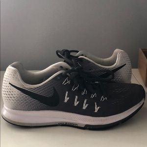 Women’s black nike shoes